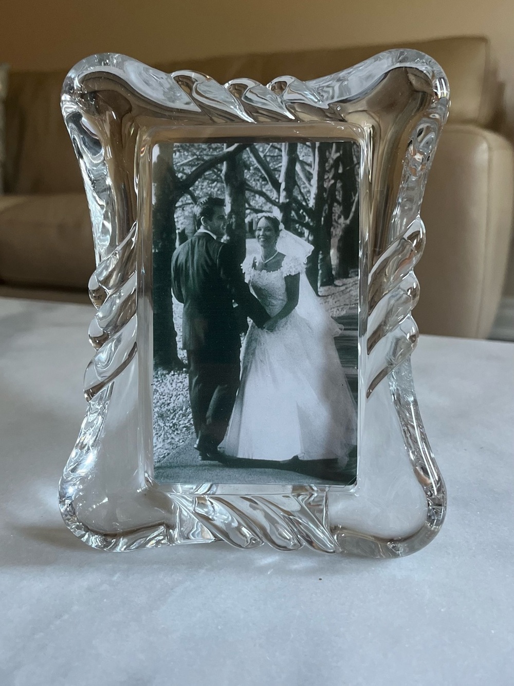 Mikasa Clear Glass Twisted Edge Picture Frame